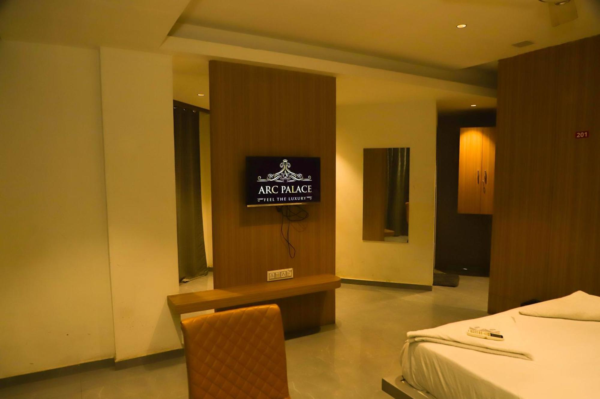 Hotel Arc Palace Bhiwandi Екстер'єр фото