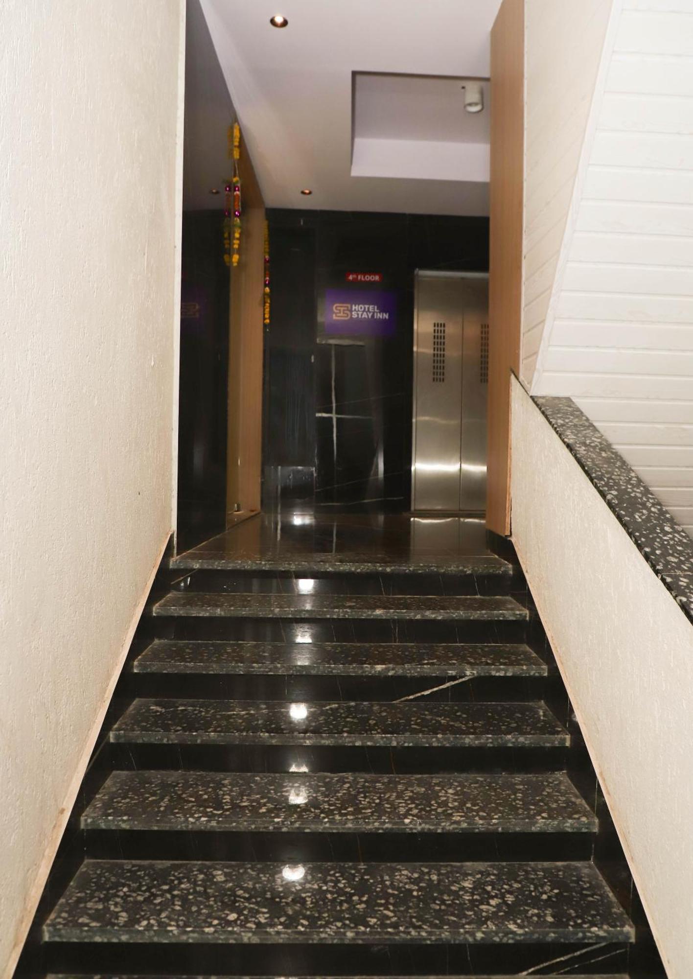 Hotel Arc Palace Bhiwandi Екстер'єр фото