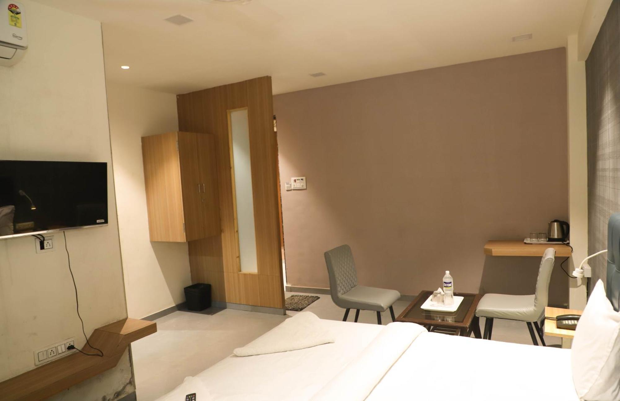 Hotel Arc Palace Bhiwandi Екстер'єр фото